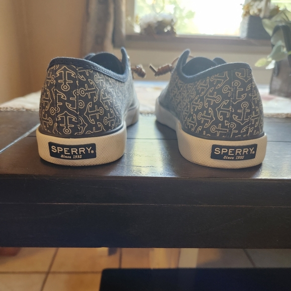 Sperry navy&white Anchor shoes. - Picture 5 of 6